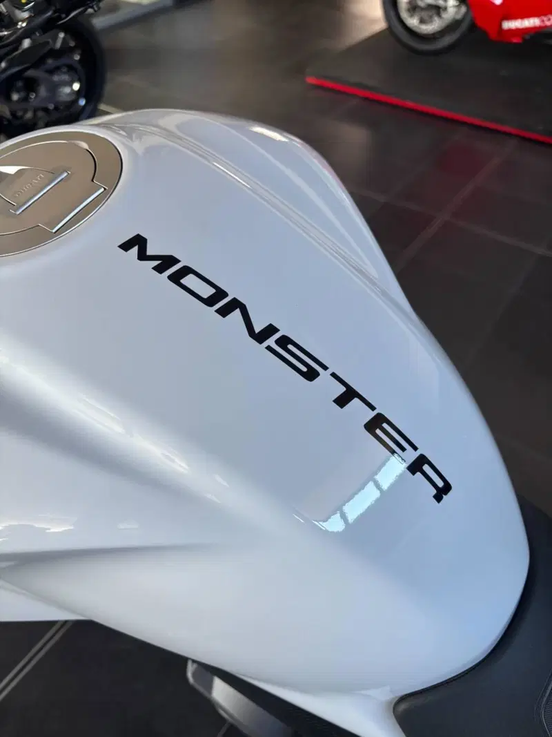 Ducati Monster 890 (2026) (4)