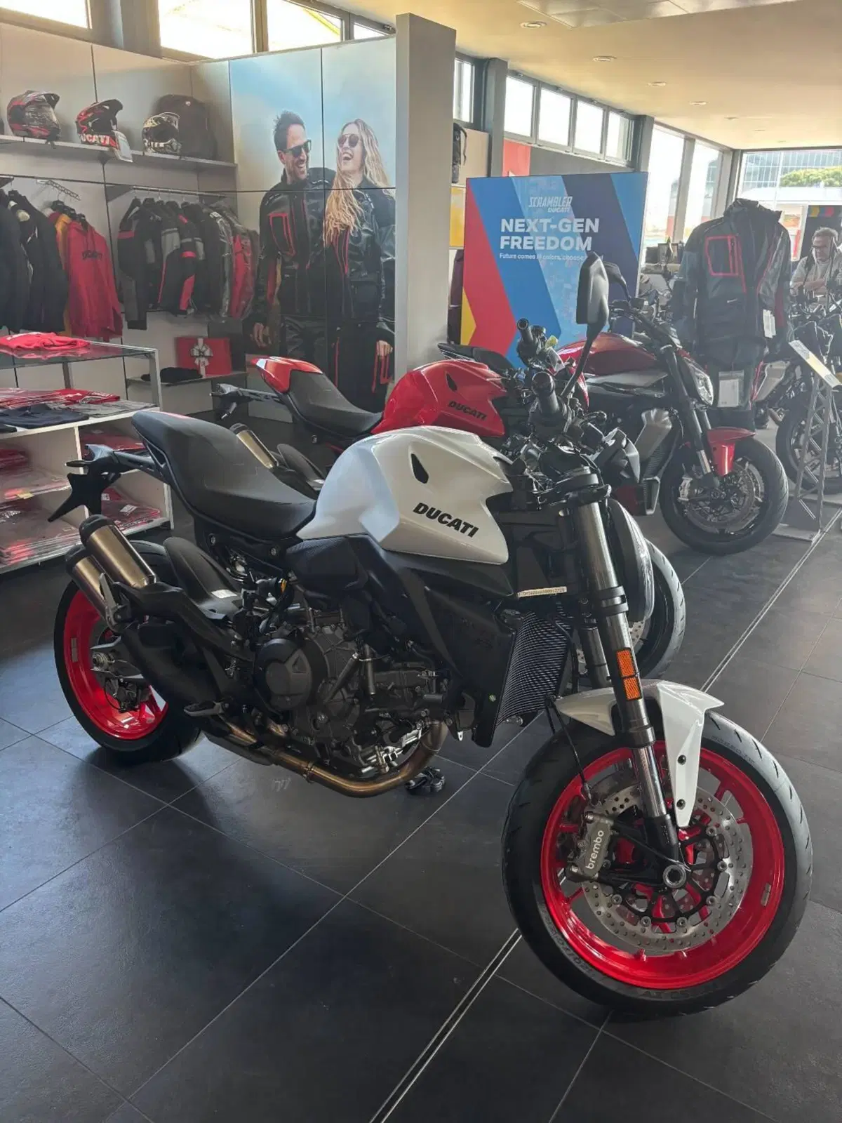 Ducati Monster 890 (2026)
