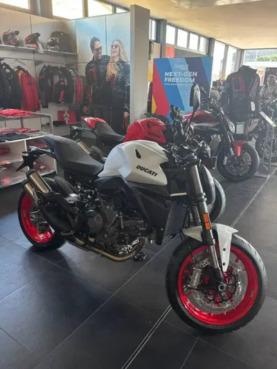Ducati Monster 890 (2026) nuova