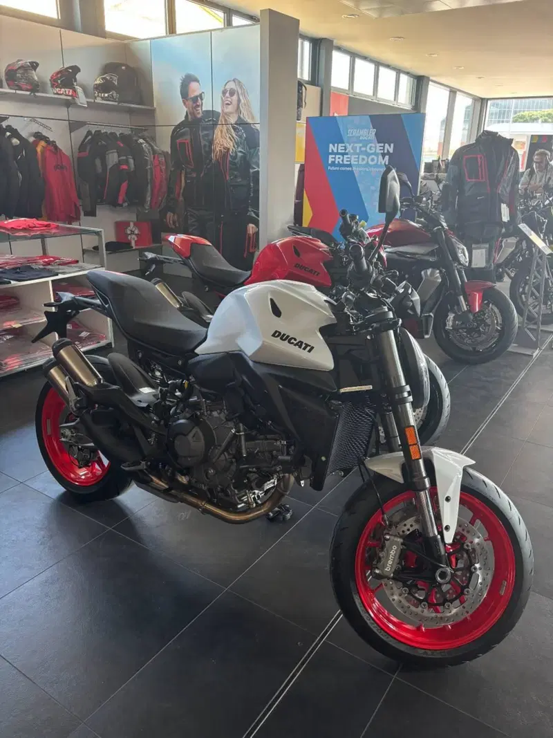 Ducati Monster 890 (2026)