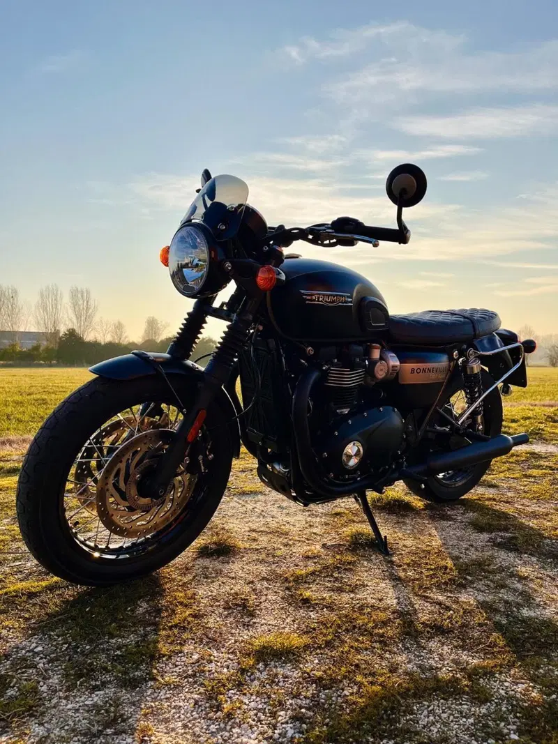 Triumph Bonneville T120 Gold Line Edition (2022 - 23) (2)