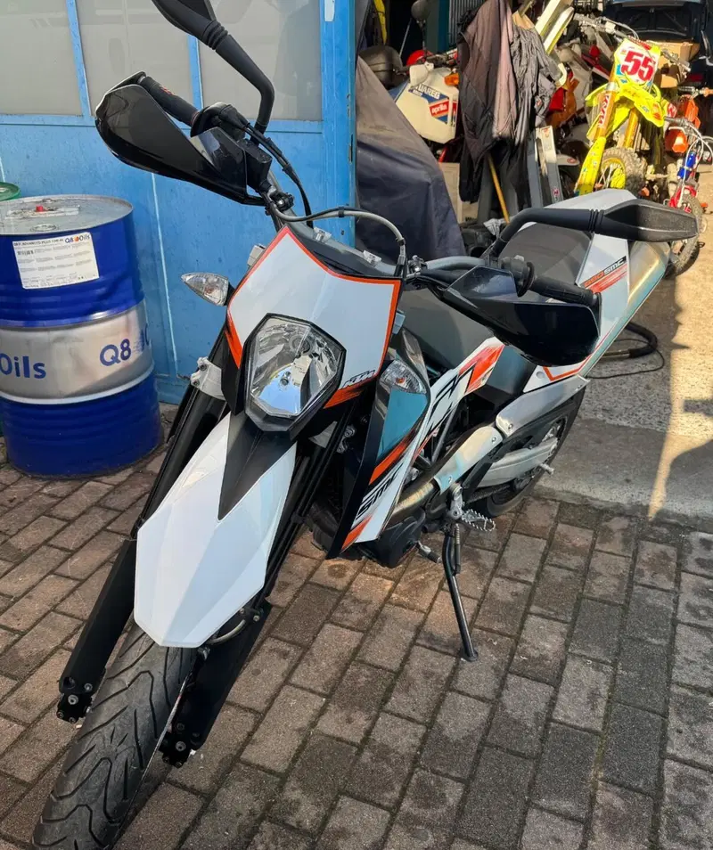 KTM 690 SMC (2008- 11) (2)