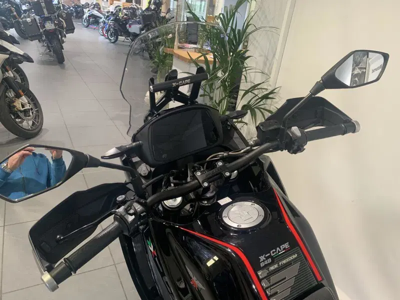 Moto Morini X-Cape 650 (2021 - 26) (4)
