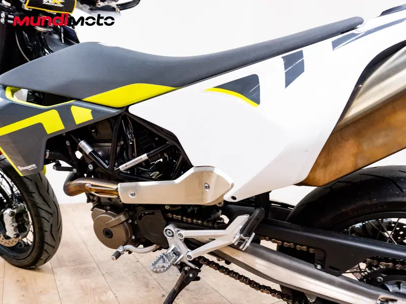 Husqvarna 701 Supermoto (2022) (10)