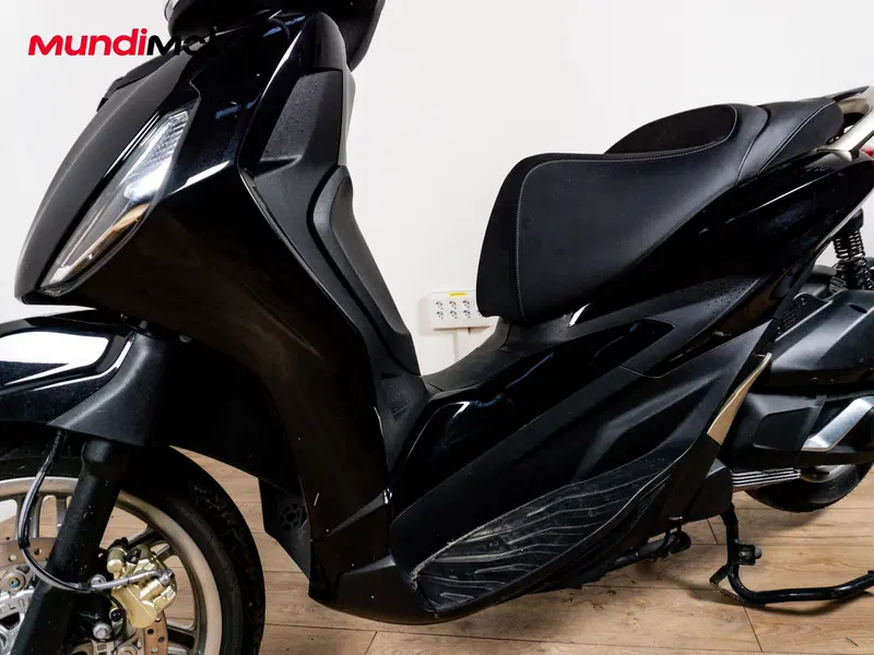 Piaggio Beverly 300 Hpe (2021) (9)