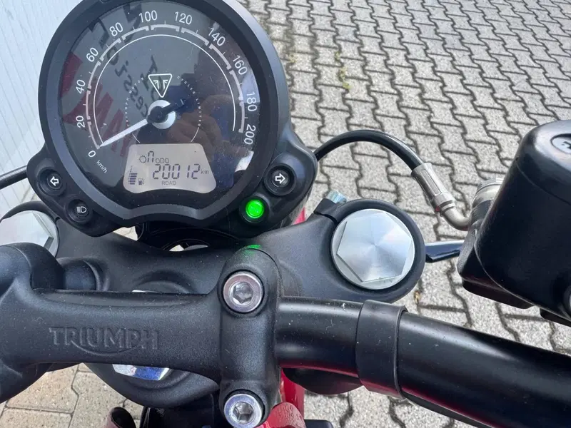 Triumph Bonneville Bobber 1200 (2021 - 25) (3)
