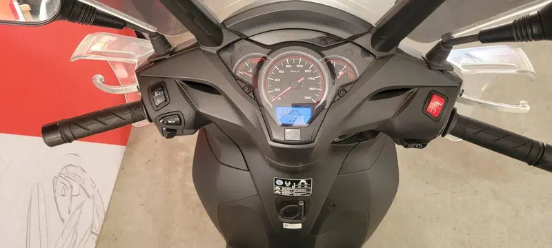 Honda SH 300 i ABS (2016 - 20) (2)