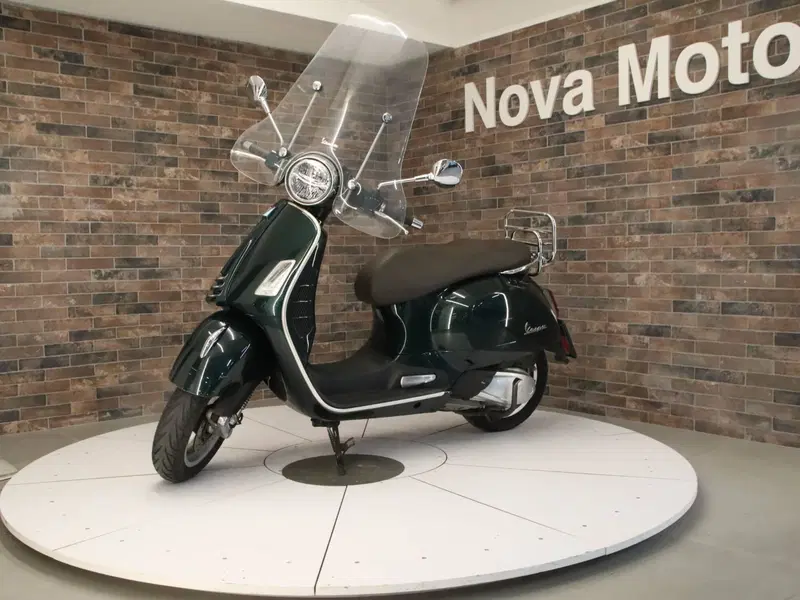 Vespa GTS 300 Hpe (2019) (2)