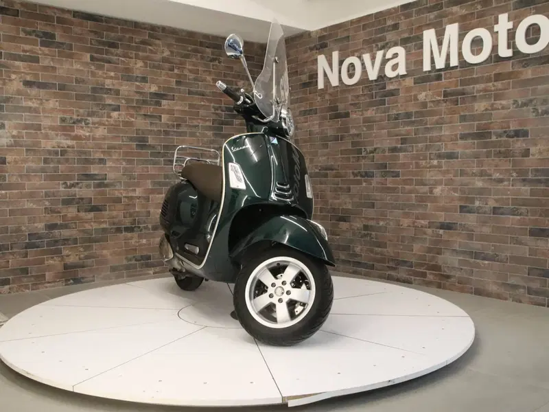 Vespa GTS 300 Hpe (2019) (5)