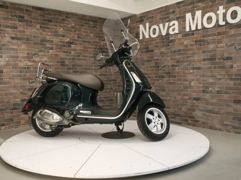 Vespa GTS 300 Hpe (2019) (9)