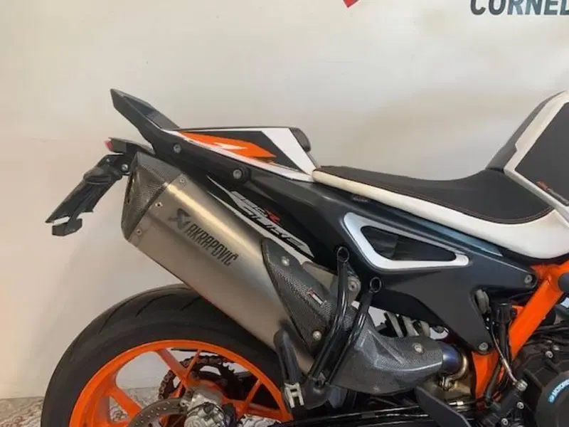 KTM 890 Duke R (2021) (4)