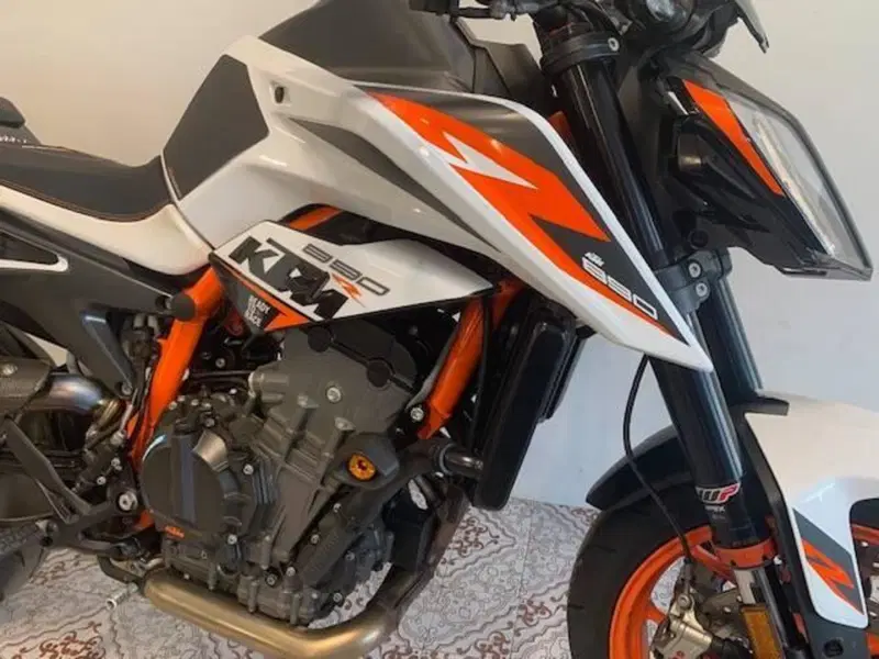 KTM 890 Duke R (2021) (5)