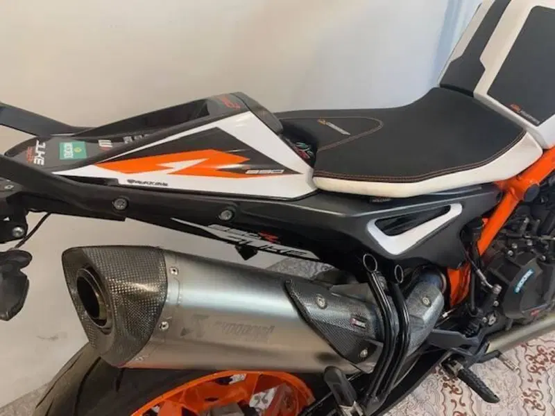 KTM 890 Duke R (2021) (7)
