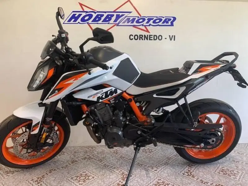 KTM 890 Duke R (2021) (10)