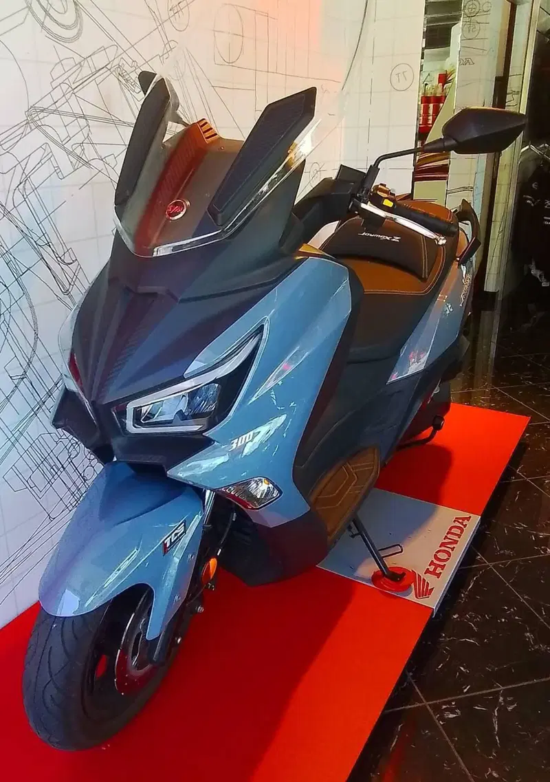 Sym Joymax 300 Z+ (2021 - 24) (4)