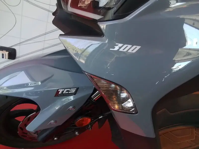 Sym Joymax 300 Z+ (2021 - 24) (10)
