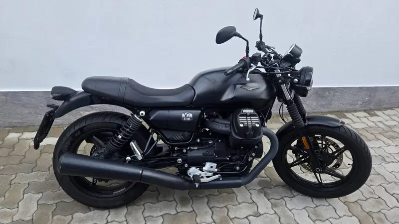Moto Guzzi V7 Stone (2021 - 24) (2)