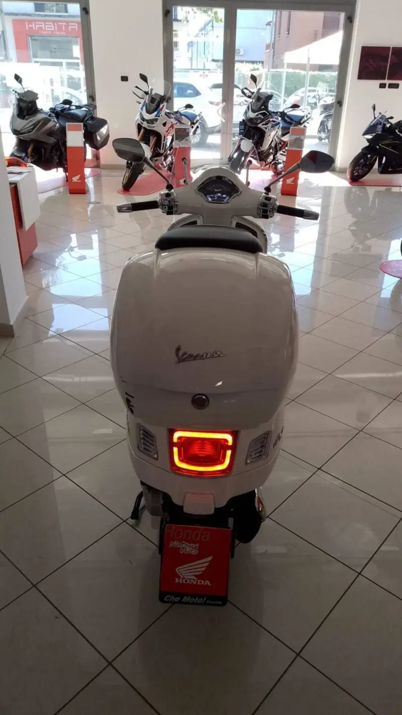 Vespa GTS 125 Super (2025 - 26) (4)