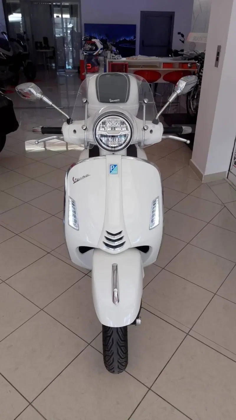 Vespa GTS 125 Super (2025 - 26) (3)