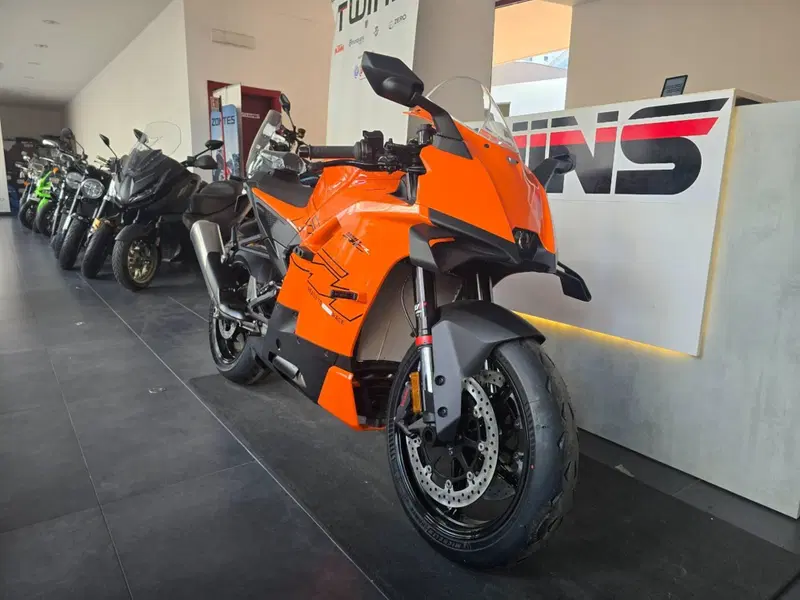 KTM 990 RC R (2026) (2)