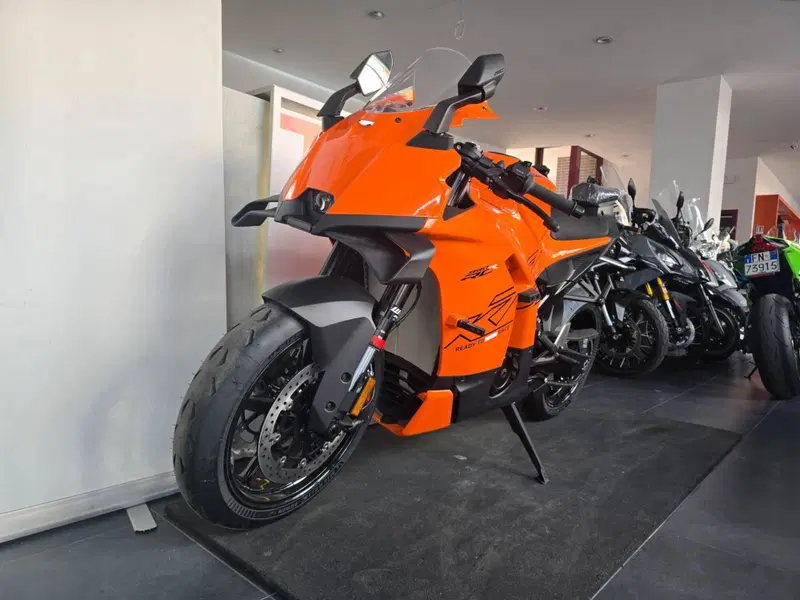 KTM 990 RC R (2026) (4)