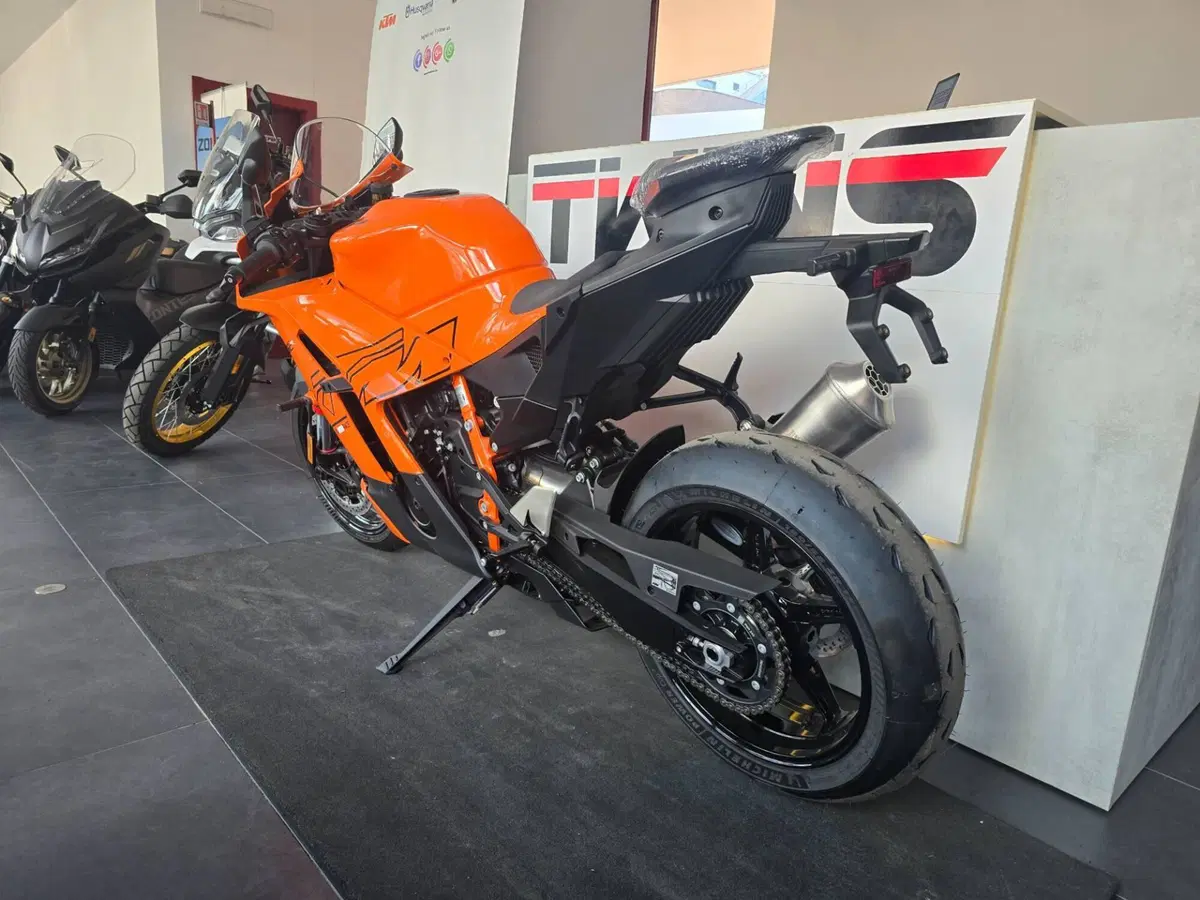 KTM 990 RC R (2026) (6)