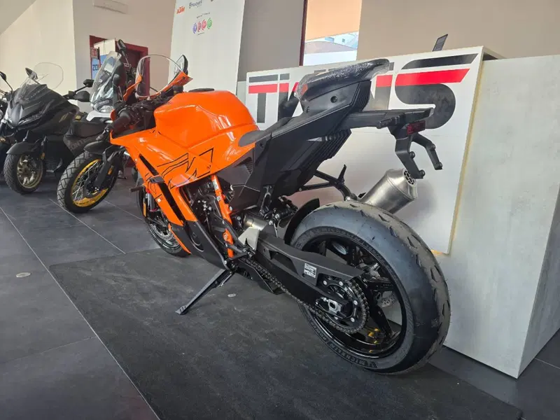 KTM 990 RC R (2026) (6)