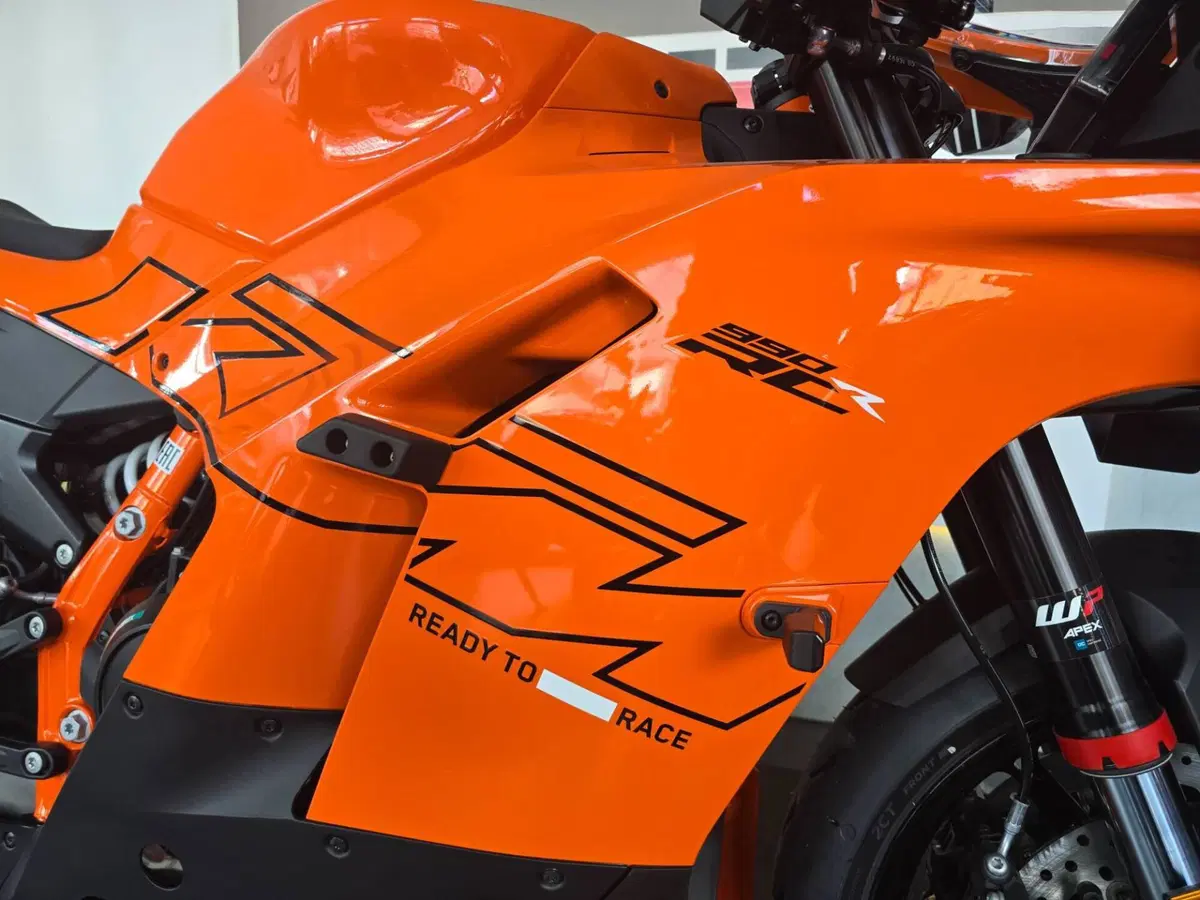 KTM 990 RC R (2026) (9)