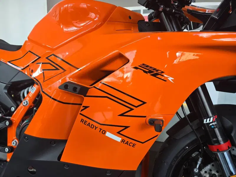 KTM 990 RC R (2026) (9)