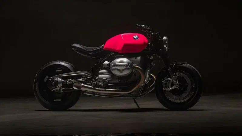 BMW R20, il colossale Big Boxer da due litri si prepara al debutto su strada?