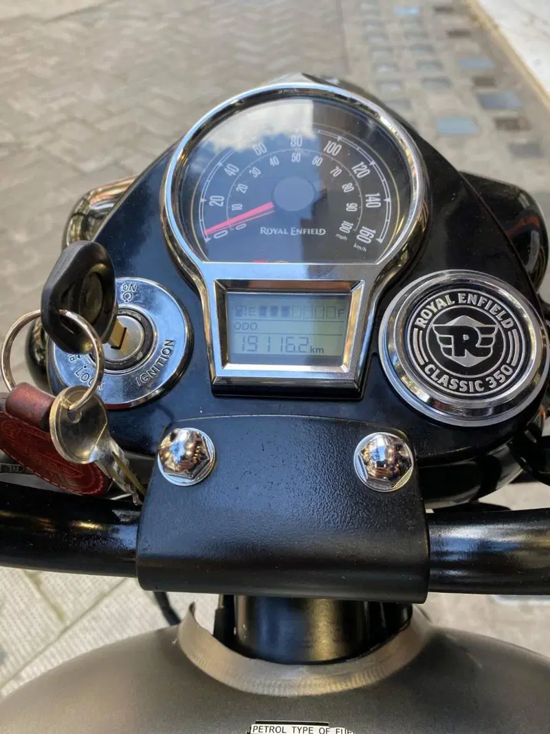 Royal Enfield Classic 350 (2021 - 26) (4)