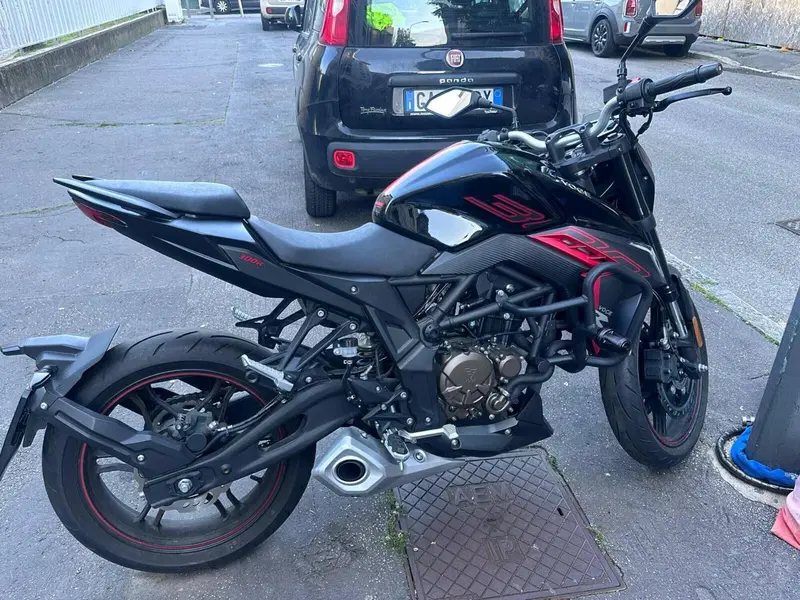 Voge Brivido 300R (2021 - 24) (2)
