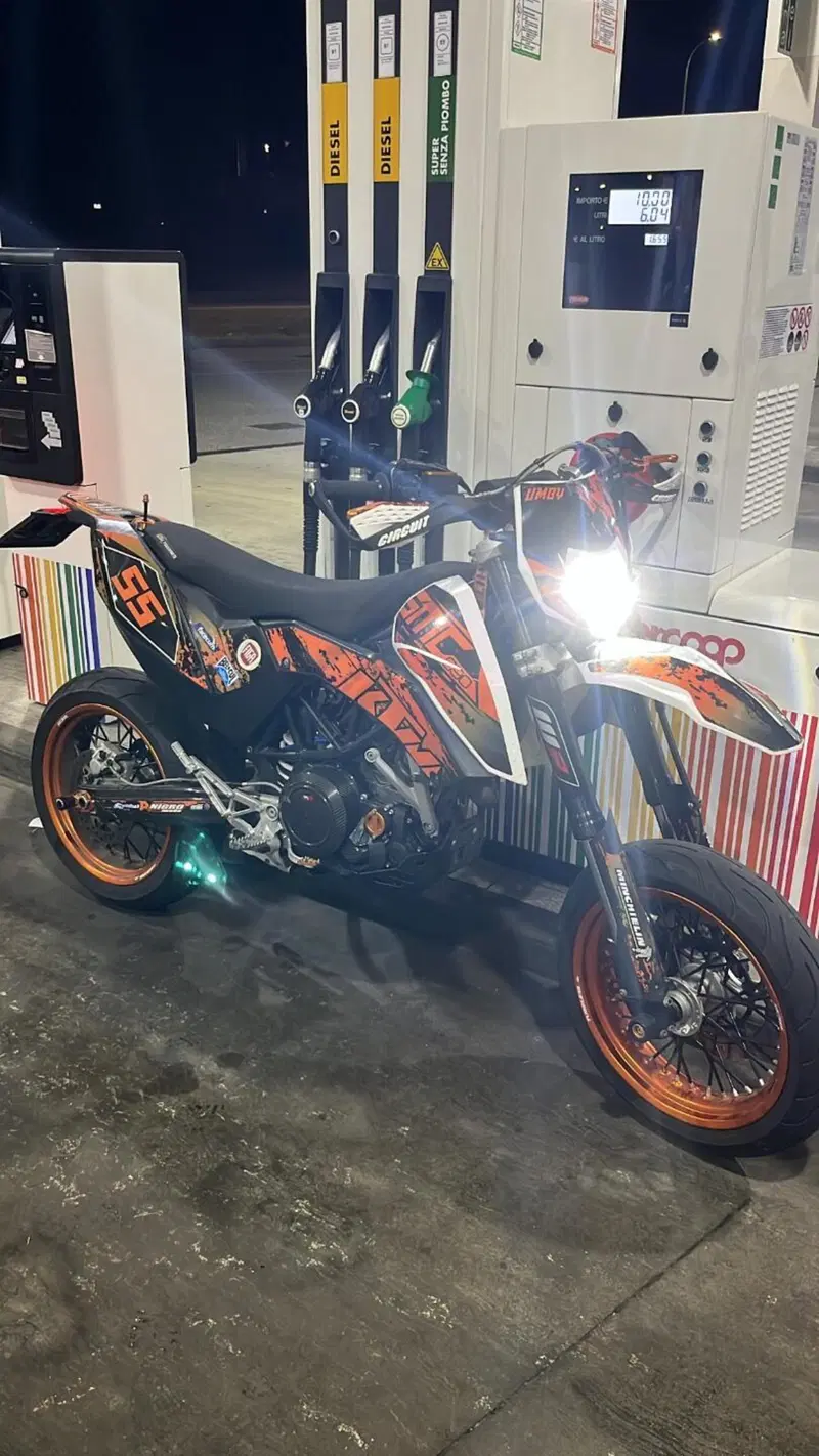 KTM 690 SMC (2008- 11) (6)