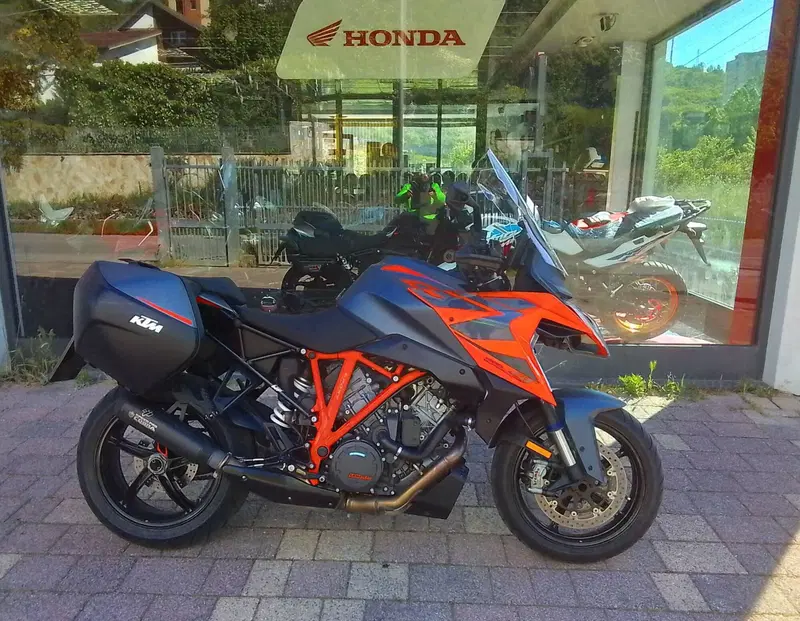 KTM 1290 Super Duke GT (2022 - 25) (2)