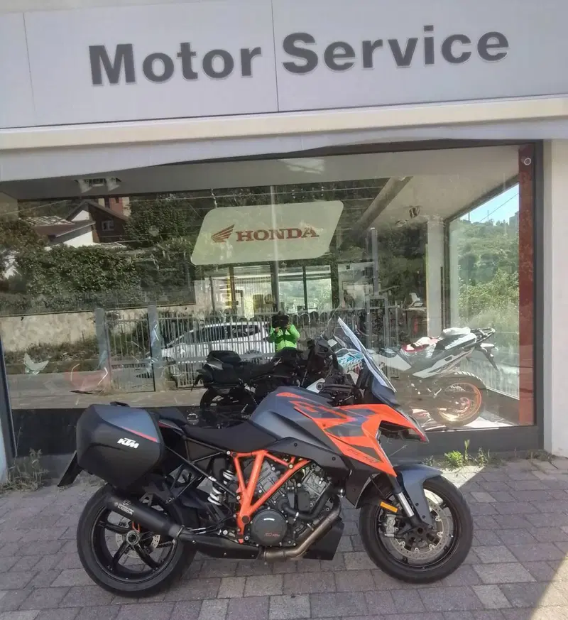 KTM 1290 Super Duke GT (2022 - 25) (3)