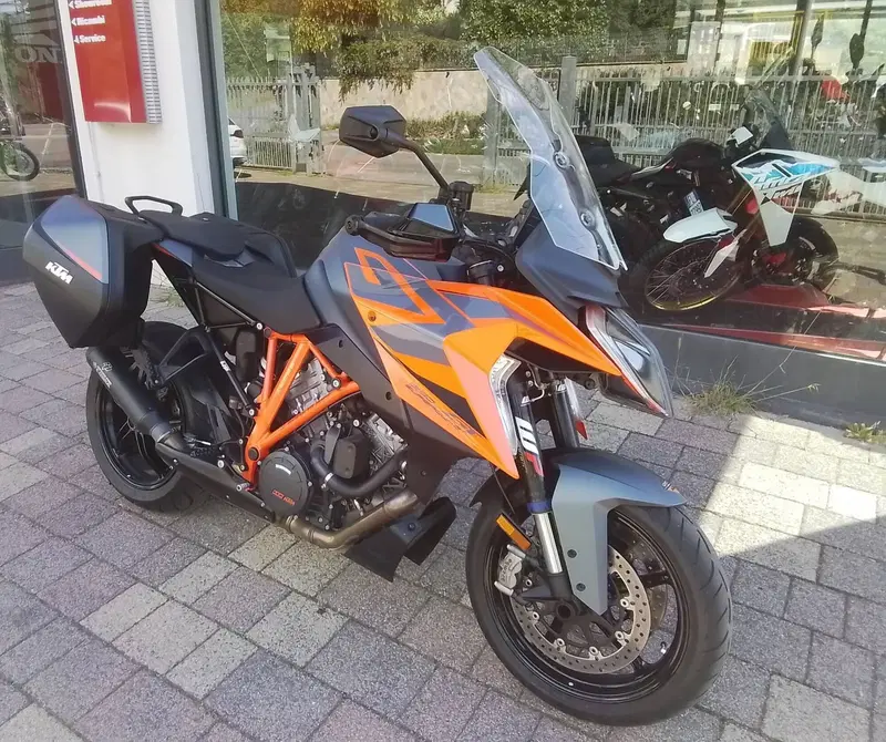 KTM 1290 Super Duke GT (2022 - 25) (4)