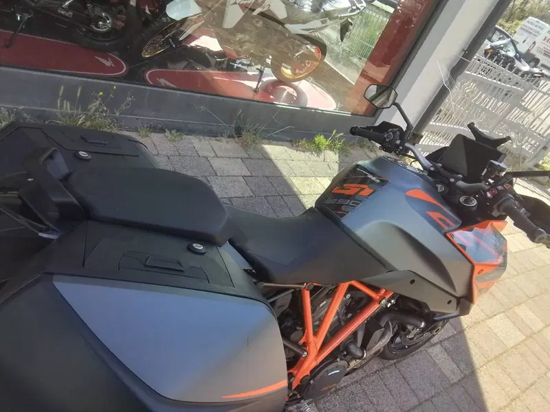 KTM 1290 Super Duke GT (2022 - 25) (6)