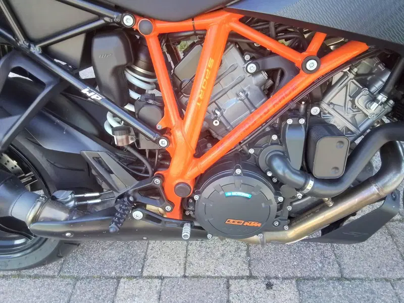 KTM 1290 Super Duke GT (2022 - 25) (16)