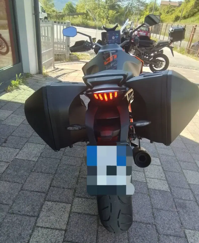 KTM 1290 Super Duke GT (2022 - 25) (18)