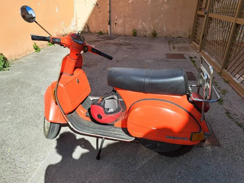 Piaggio Vespa 200 P (3)