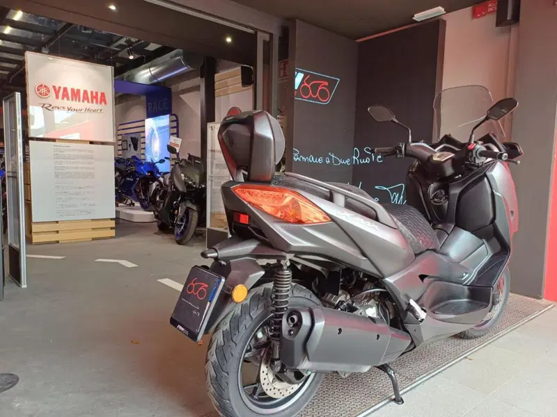 Yamaha X-Max 300 (2021 - 24) (4)