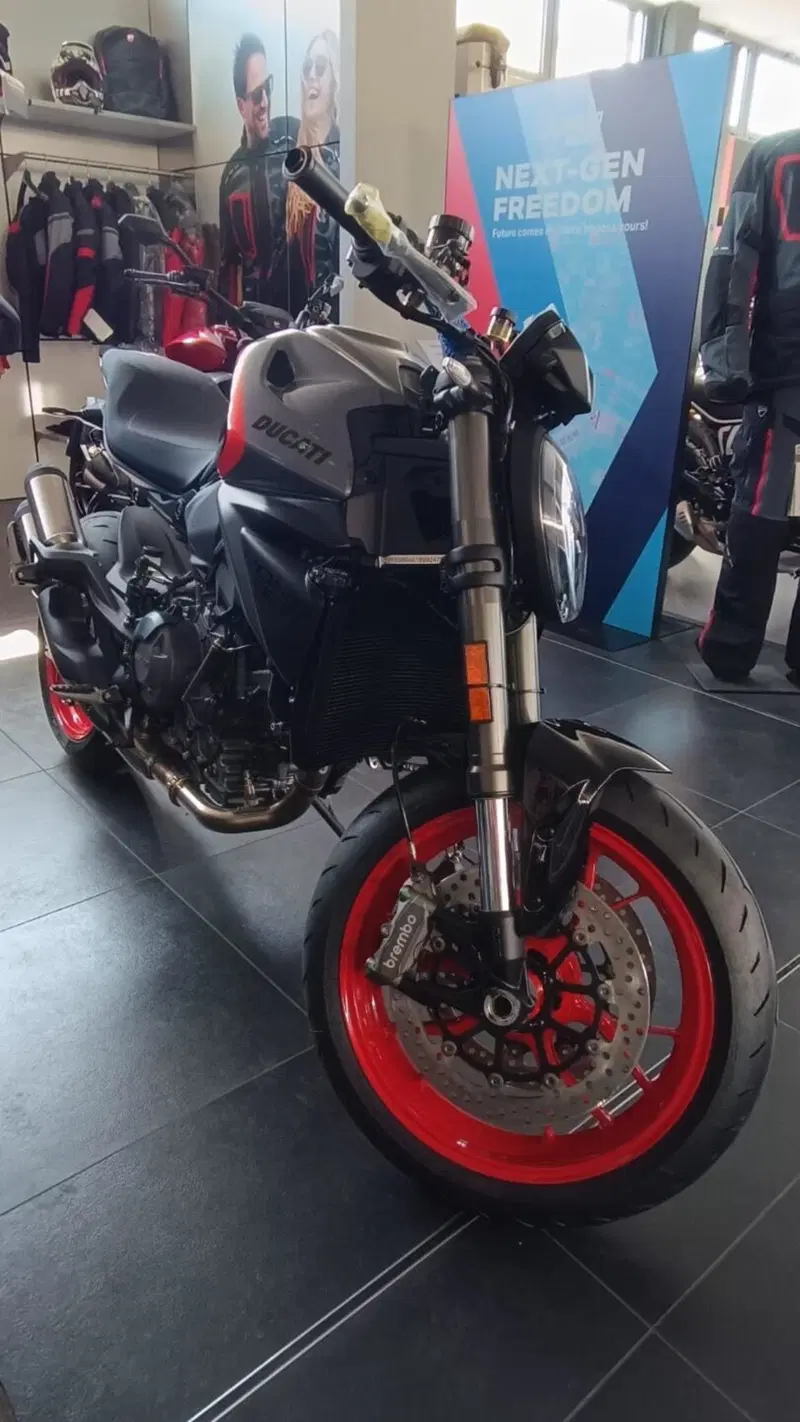 Ducati Monster 890 + (2026) (7)