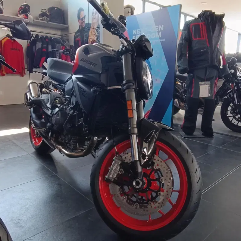 Ducati Monster 890 + (2026)