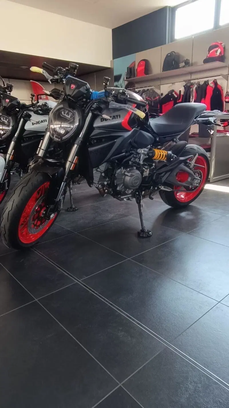 Ducati Monster 890 + (2026) (9)