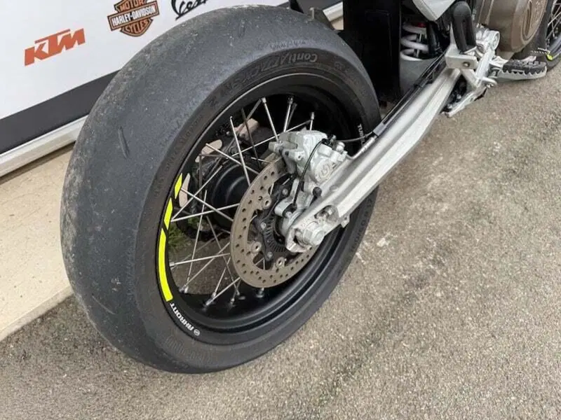 Husqvarna 701 Supermoto (2022) (2)