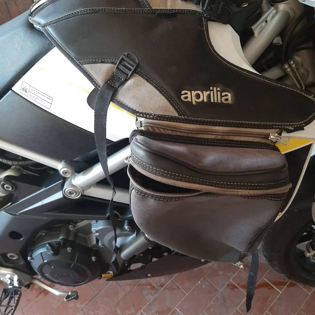 Aprilia Dorsoduro 750 ABS (2009 - 17) (8)