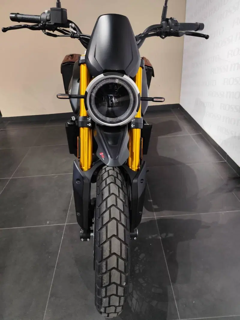 Moto Morini SEIEMMEZZO SCR (2022 - 26) (3)
