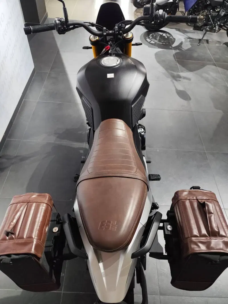 Moto Morini SEIEMMEZZO SCR (2022 - 26) (5)