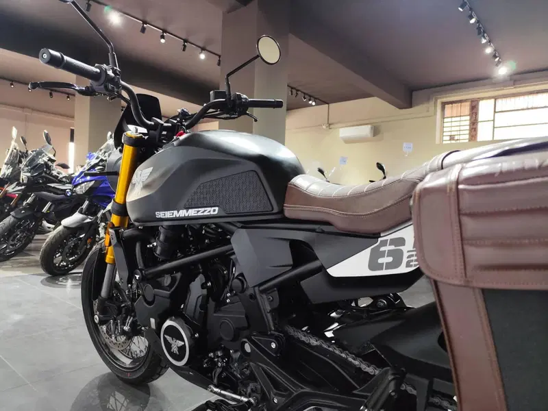 Moto Morini SEIEMMEZZO SCR (2022 - 26) (7)