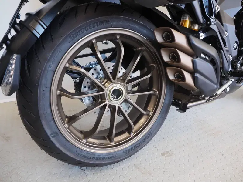 MV Agusta Turismo Veloce 800 Lusso SCS (2021 - 26) (4)